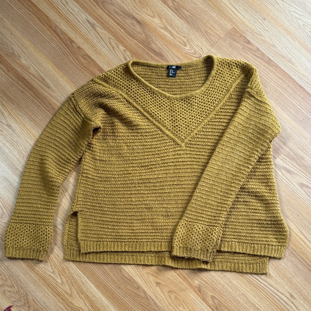 H&M Women's V-Neck Sweater in Mustard Yellow